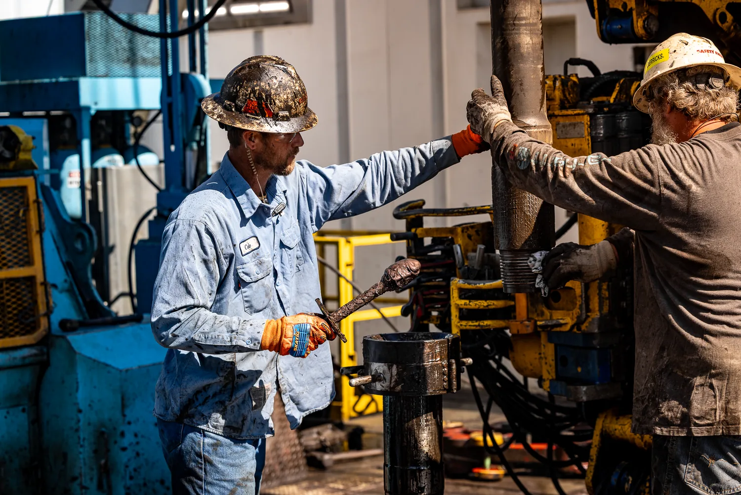 Crew working rig equipment together